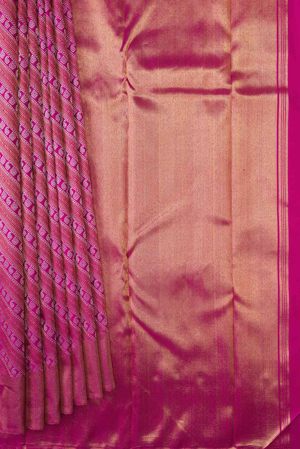 Pleats and pallu of Pink Dual Tone Kanchipuram Silk Saree with Zari Brocade on the body and Zari Border