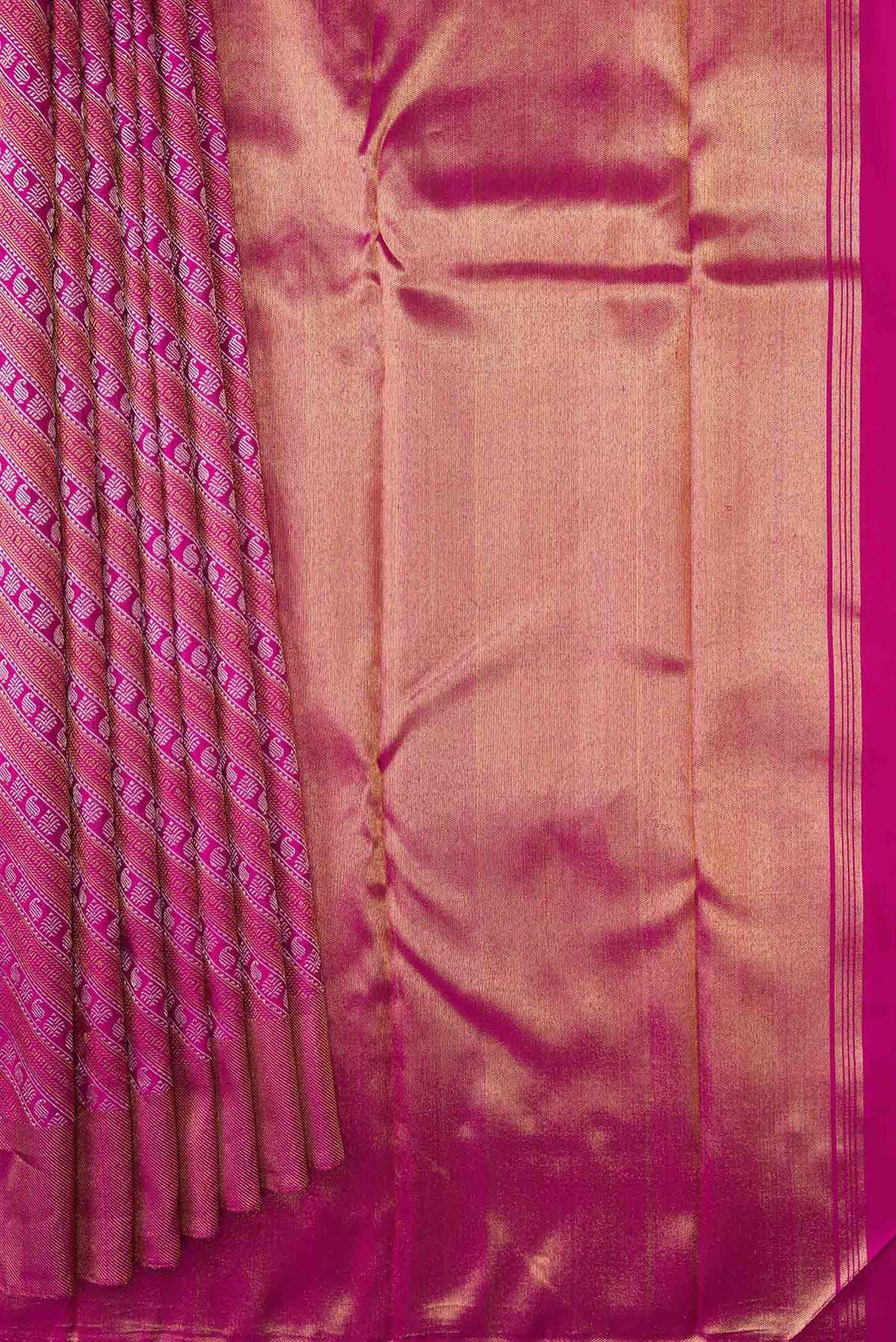 Pleats and pallu of Pink Dual Tone Kanchipuram Silk Saree with Zari Brocade on the body and Zari Border