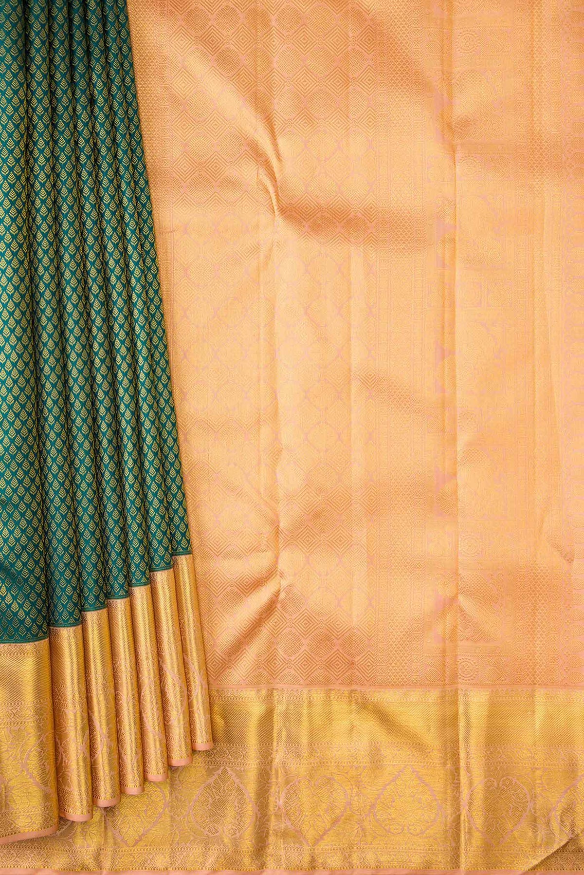 Pleats and pallu of Green Dual Tone Kanchipuram Silk Saree with Zari Brocade on the body and Zari Border