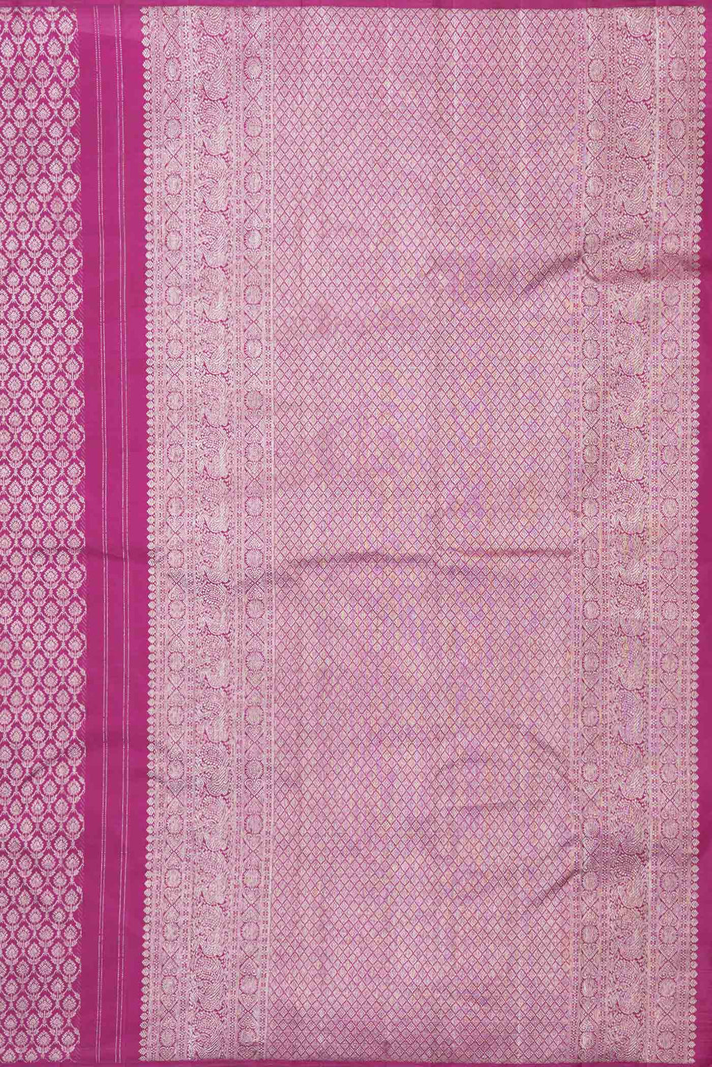 Close up image of the pallu of Magenta Dual Tone Kanchipuram Saree with Zari Butta on the body and Zari Border
