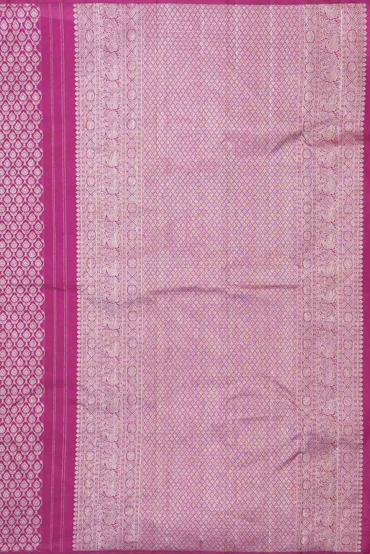 Close up image of the pallu of Magenta Dual Tone Kanchipuram Saree with Zari Butta on the body and Zari Border