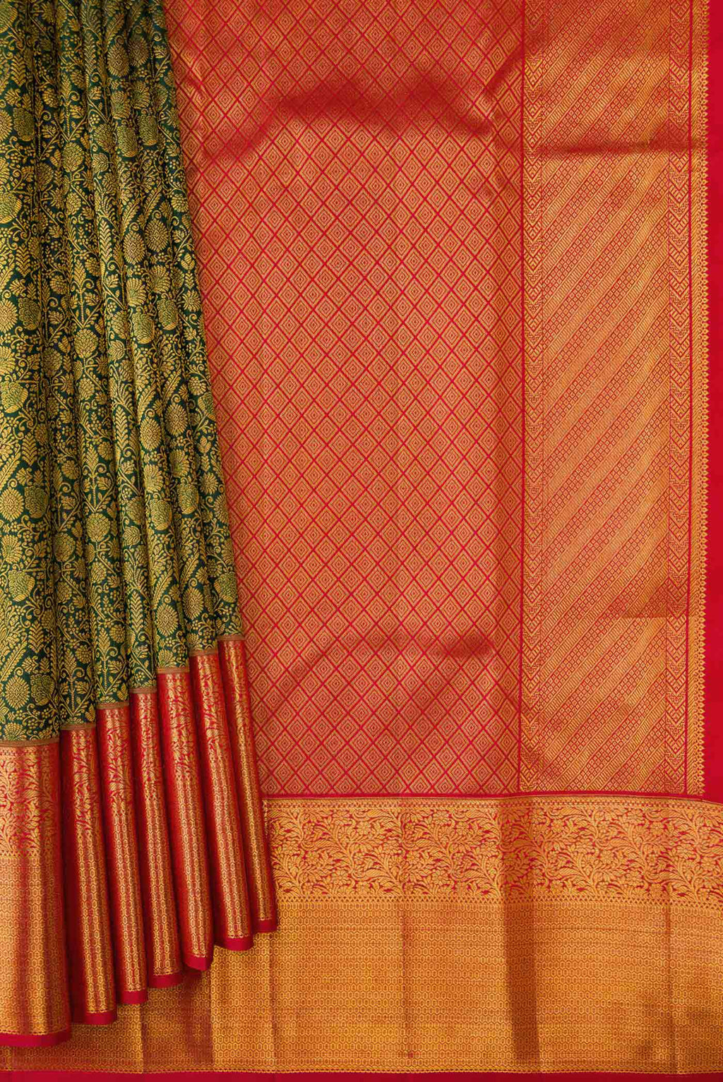 Pleats and pallu of Green Dual Tone Kanchipuram Silk Saree with Zari Brocade on the body and Zari Border