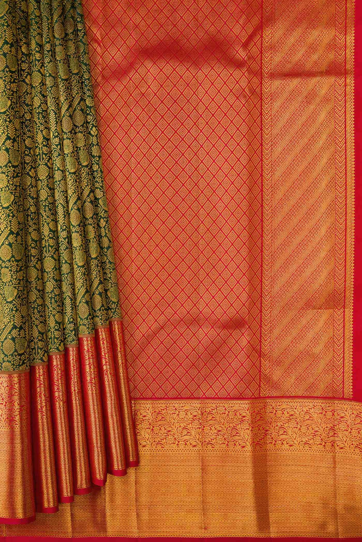 Pleats and pallu of Green Dual Tone Kanchipuram Silk Saree with Zari Brocade on the body and Zari Border