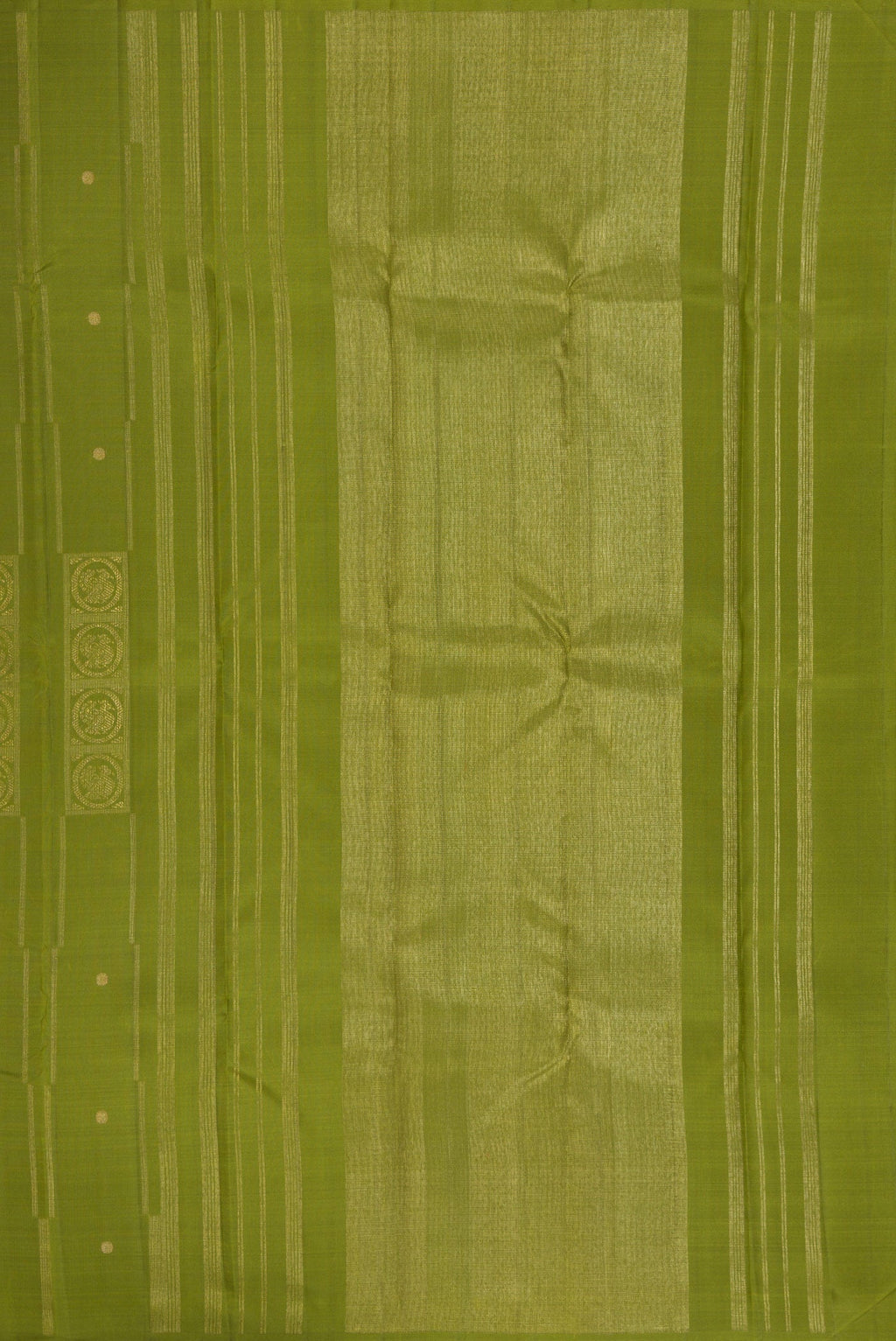 Close up image of the pallu of Pure Silk Pure Zari Green Dual Tone Kanjivaram Saree with Zari Butta on the body and Without Border. 