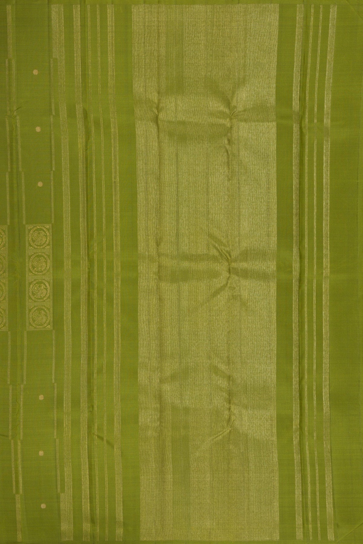 Close up image of the pallu of Pure Silk Pure Zari Green Dual Tone Kanjivaram Saree with Zari Butta on the body and Without Border. 