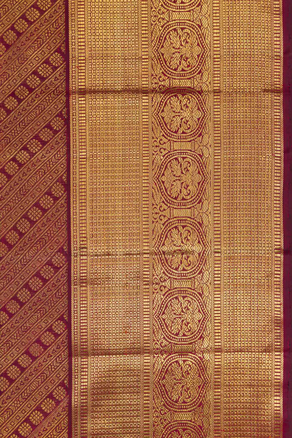 Border image of Pure Silk Pure Zari Maroon Dual Tone Kanjivaram Saree with Zari Brocade on the body and Zari Border. 