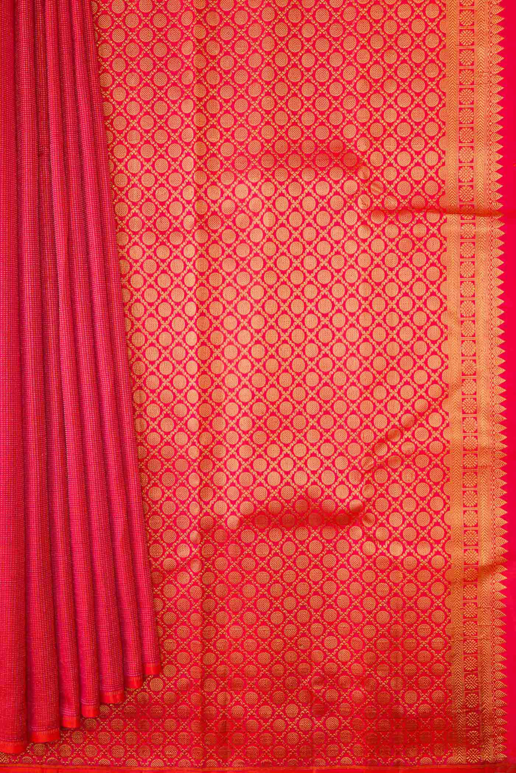 Pleats and pallu of Coral Dual Tone Kanchipuram Silk Saree with Zari Brocade on the body and Without Border