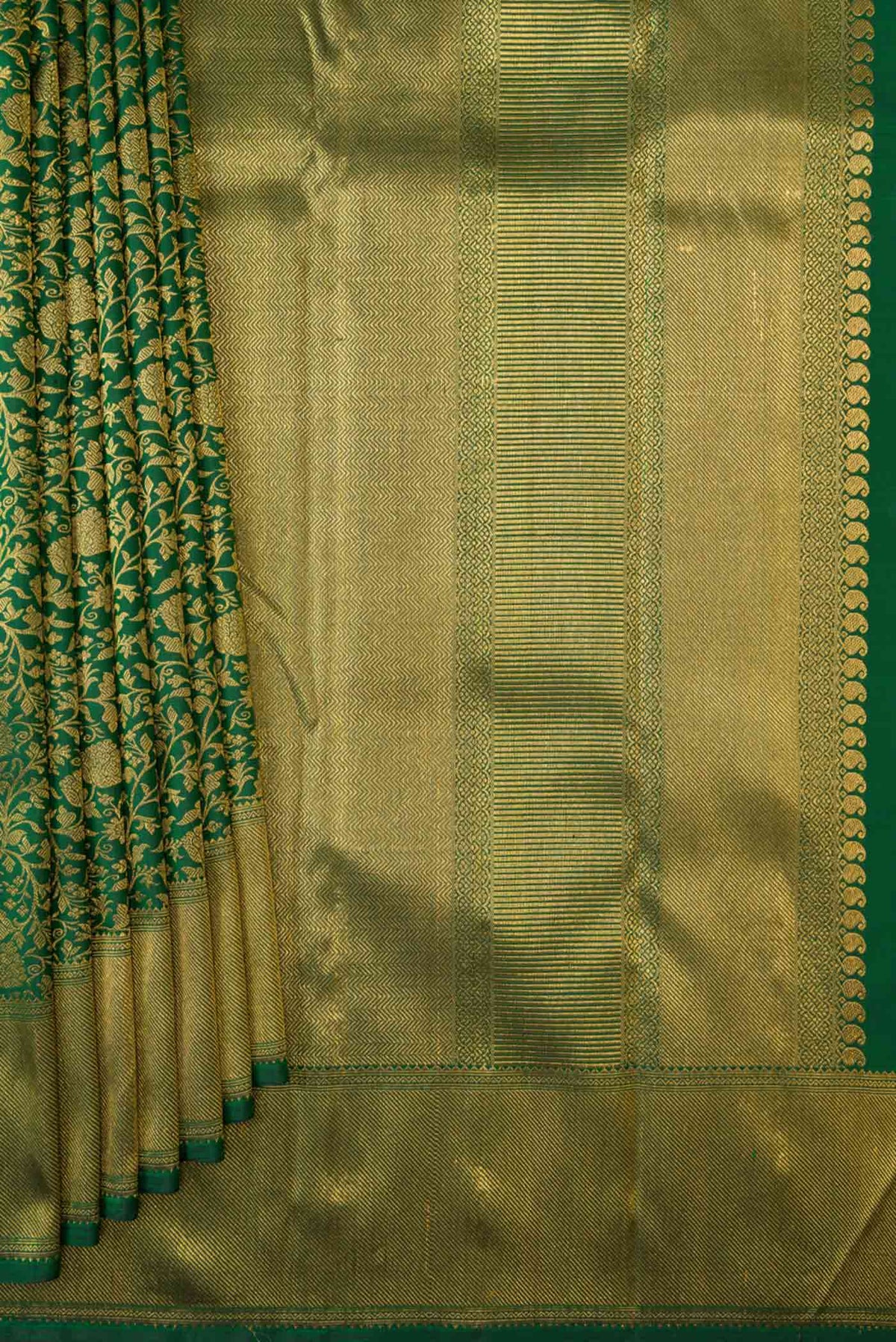 Pleats and pallu of Pure Silk Pure Zari Green Dual Tone Kanchipuram Saree with Zari Brocade on the body and Zari Border
