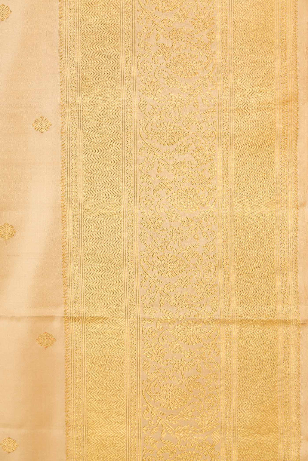 Border image of Pure Silk Pure Zari Sandal Dual Tone Kanchipuram Saree with Zari Butta on the body and Zari Border