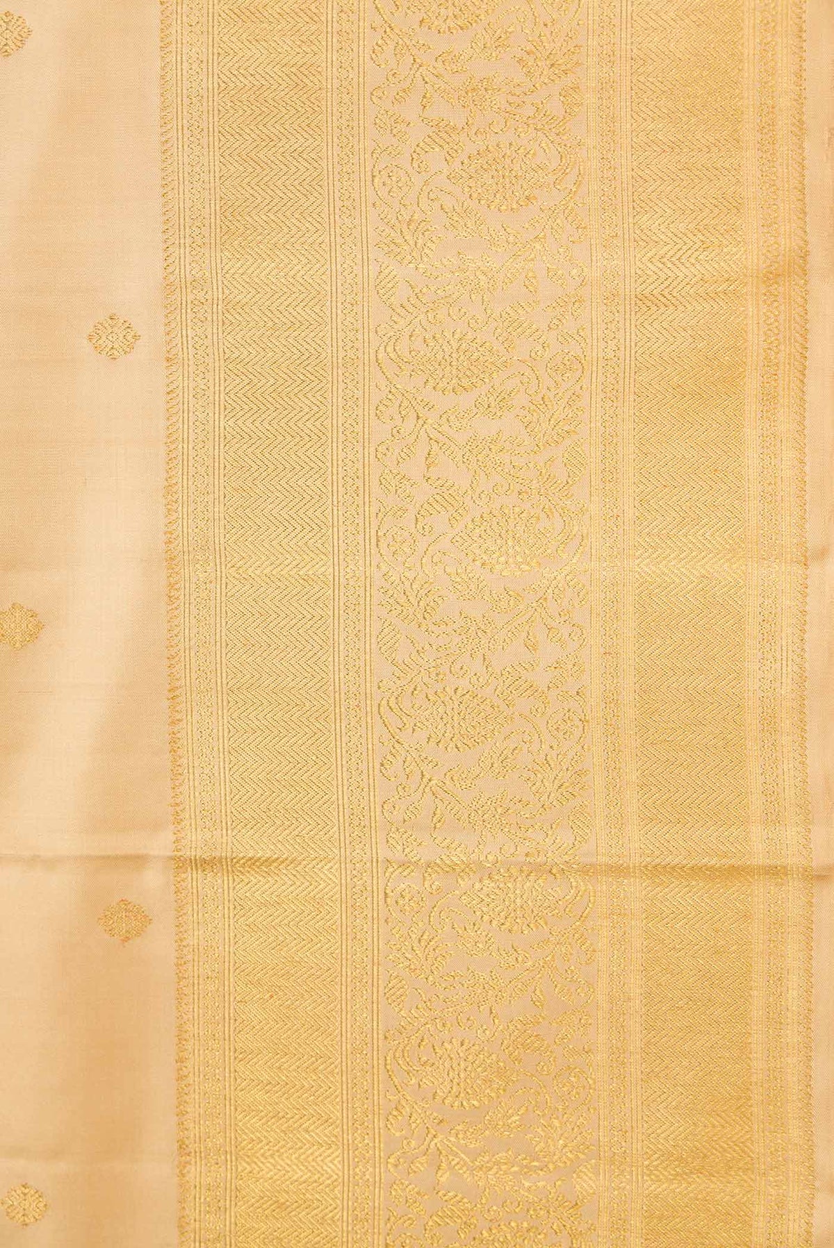 Border image of Pure Silk Pure Zari Sandal Dual Tone Kanchipuram Saree with Zari Butta on the body and Zari Border