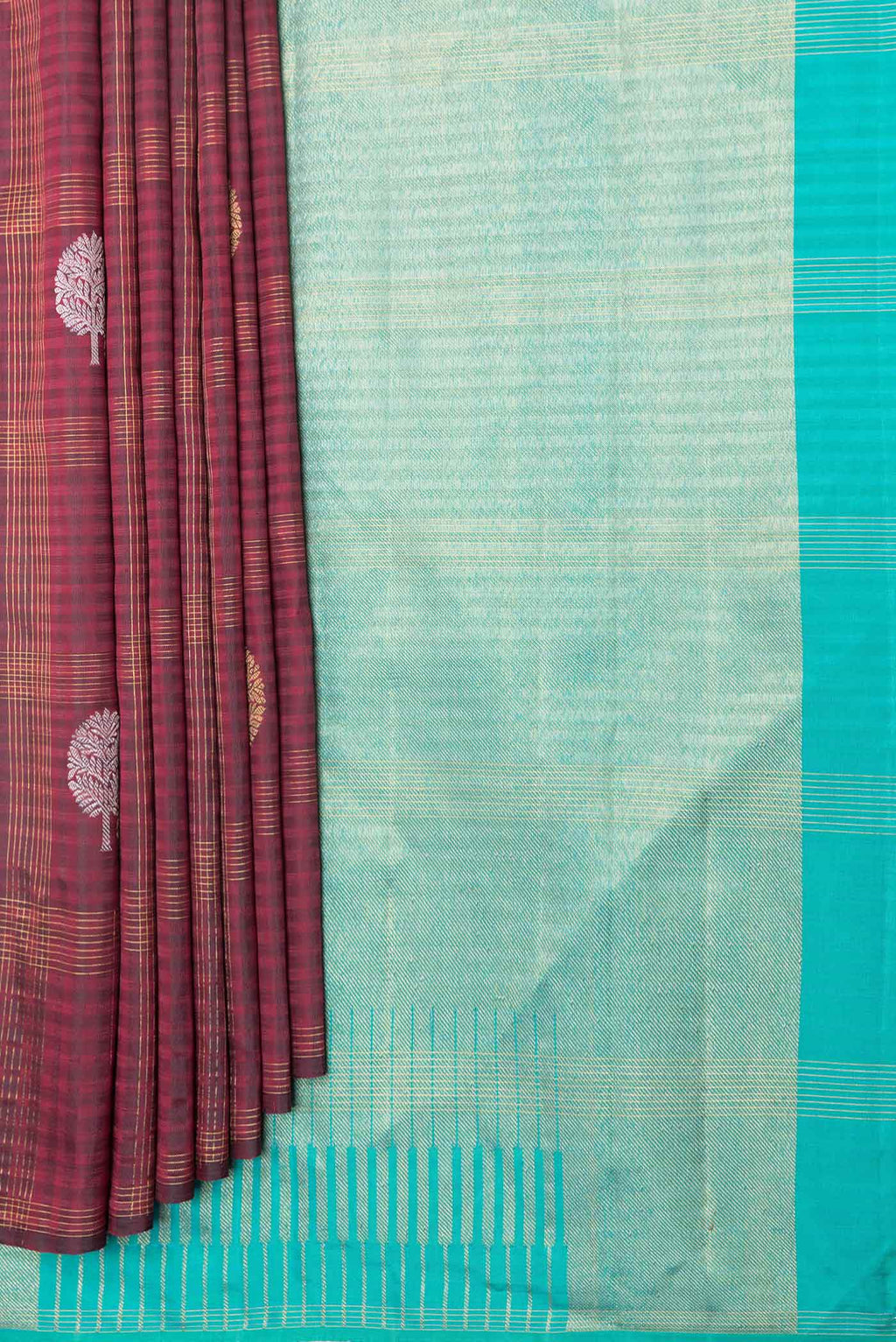 Pleats and pallu of Maroon Dual Tone Kanchipuram Saree with Checked design on the body and Without Border