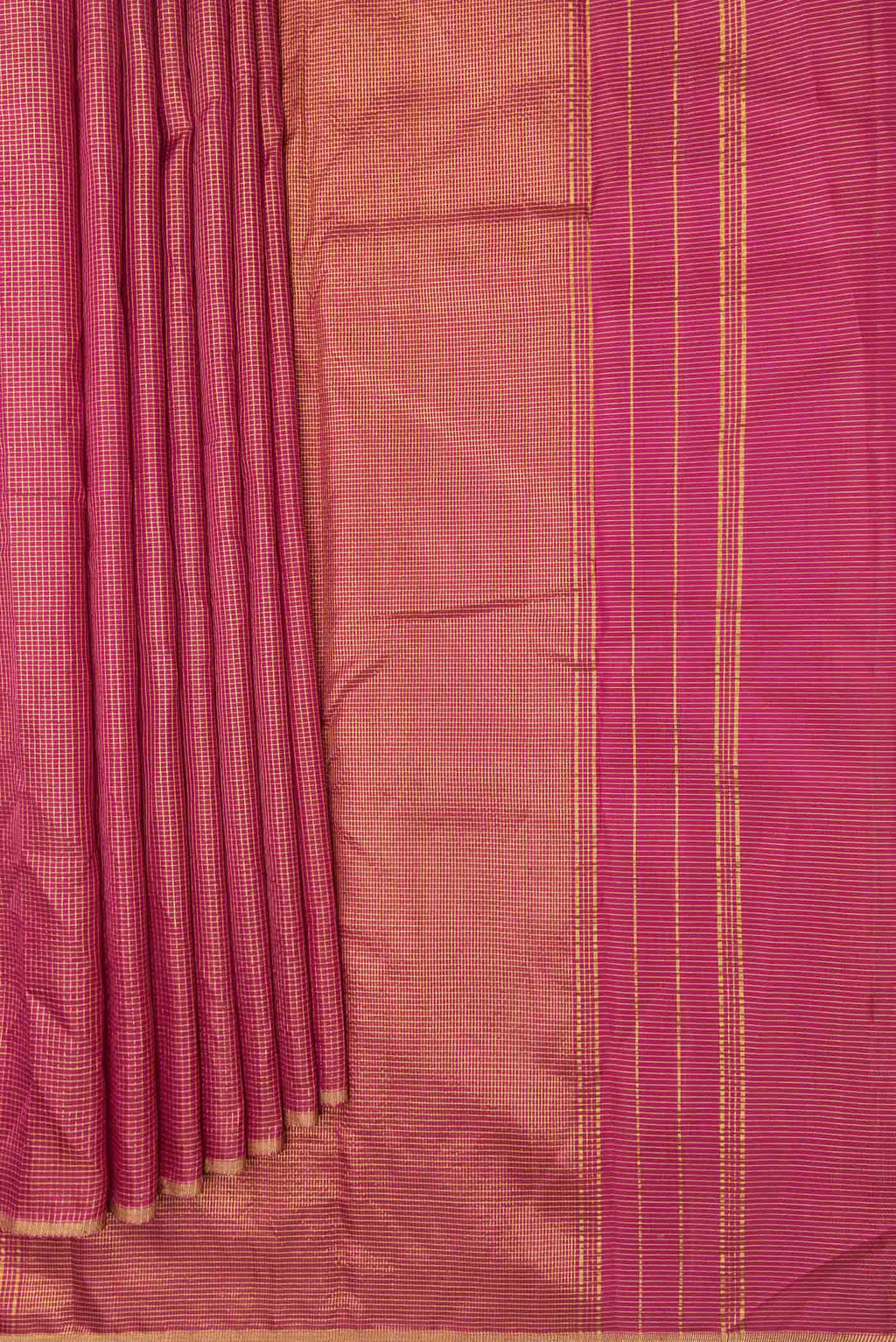 Pleats and pallu of Red Dual Tone Kanchipuram Saree with Checked design on the body and Zari Border