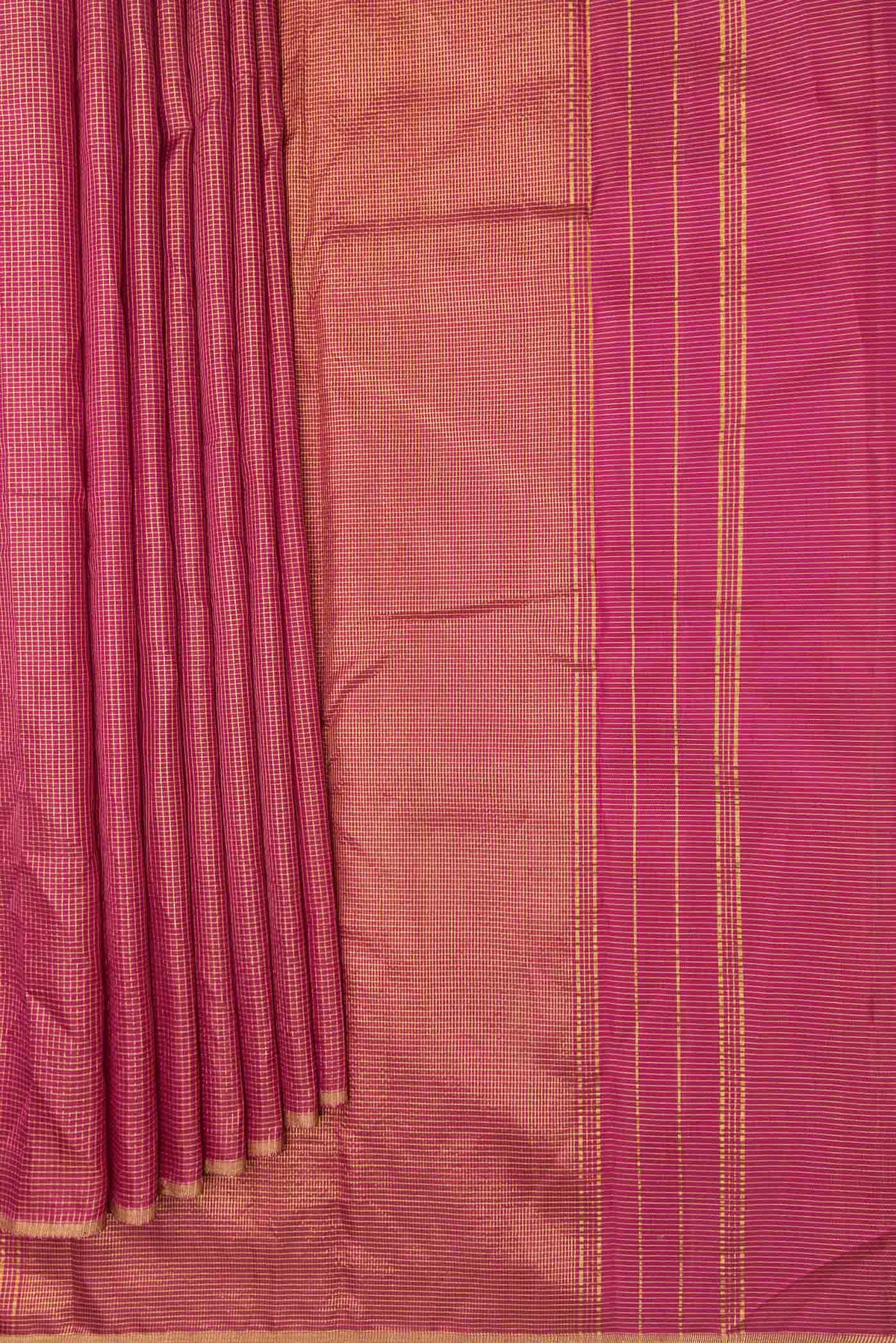 Pleats and pallu of Red Dual Tone Kanchipuram Saree with Checked design on the body and Zari Border