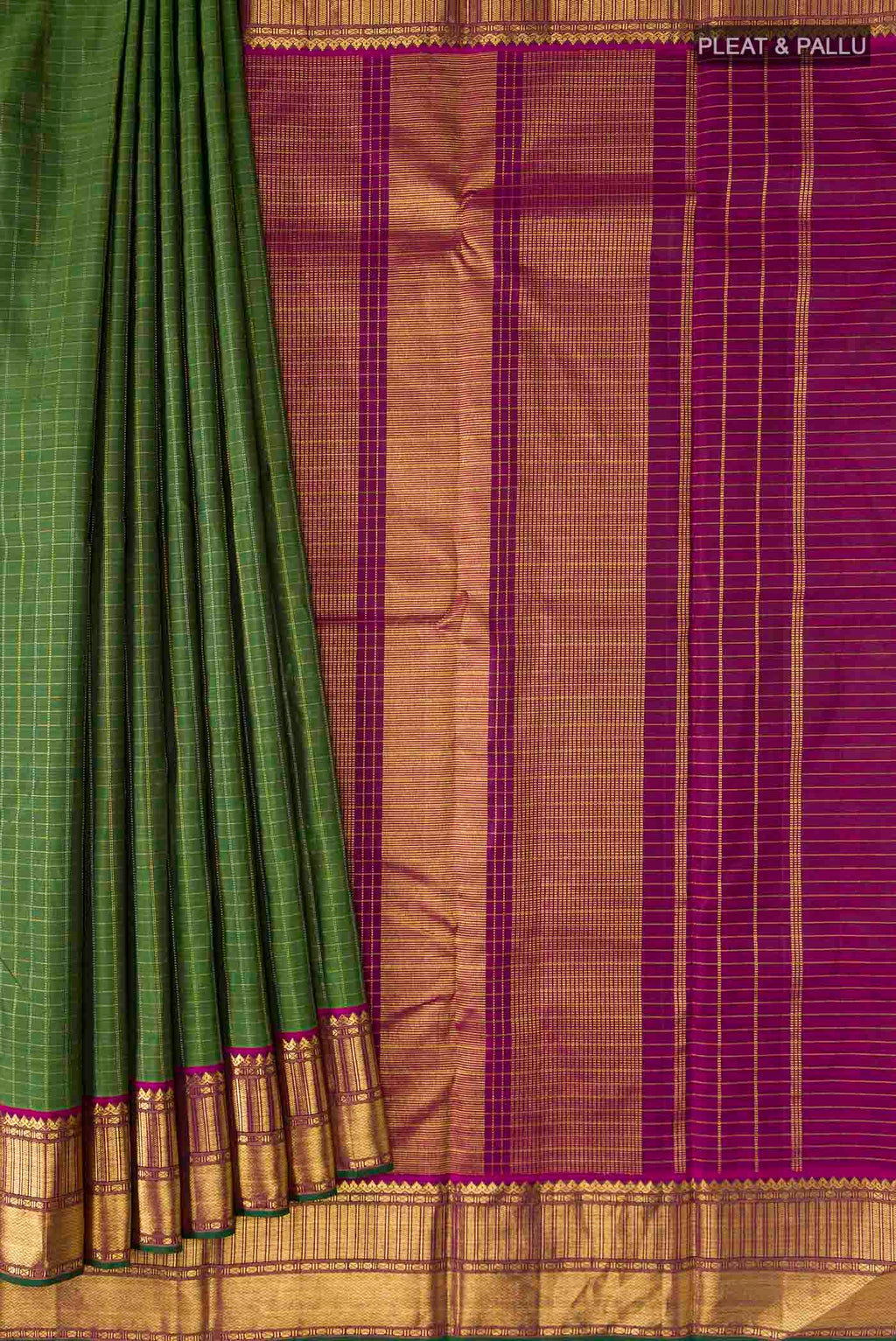 Pleats and pallu of Green Kanchipuram Silk Saree with Checked design on the body and Zari Border