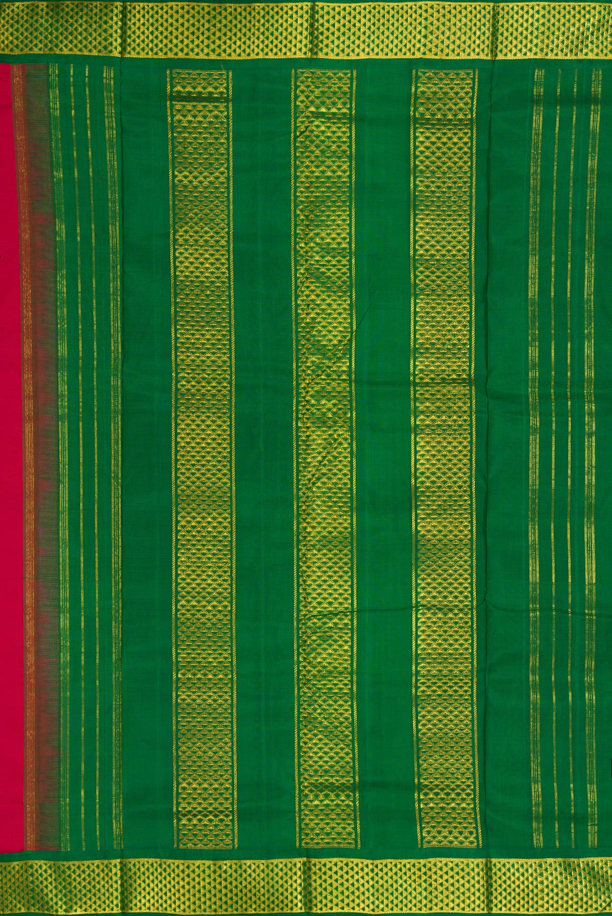 Close up image of the pallu of Pure Silk Pure Zari Maroon Dual Tone Kanjivaram Nine Yards Saree with Plain Body and Zari Border. 