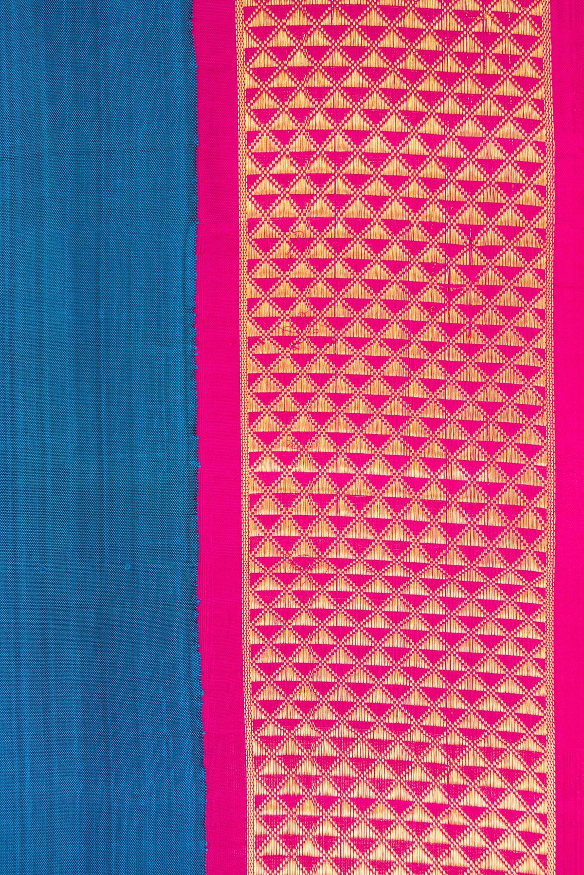 Border image of Pure Silk Pure Zari Peacock Blue Dual Tone Kanjivaram Nine Yards Saree with Plain Body and Zari Border. 