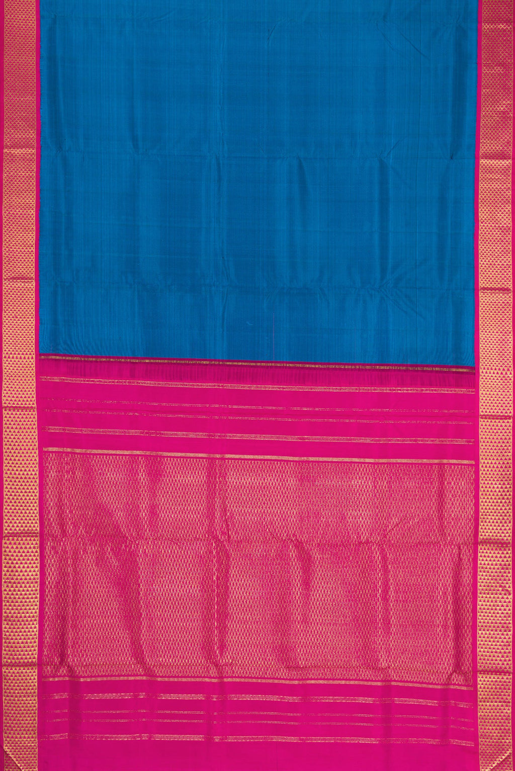 Flat view of Pure Silk Pure Zari Peacock Blue Dual Tone Kanjivaram Nine Yards Saree with Plain Body and Zari Border. 