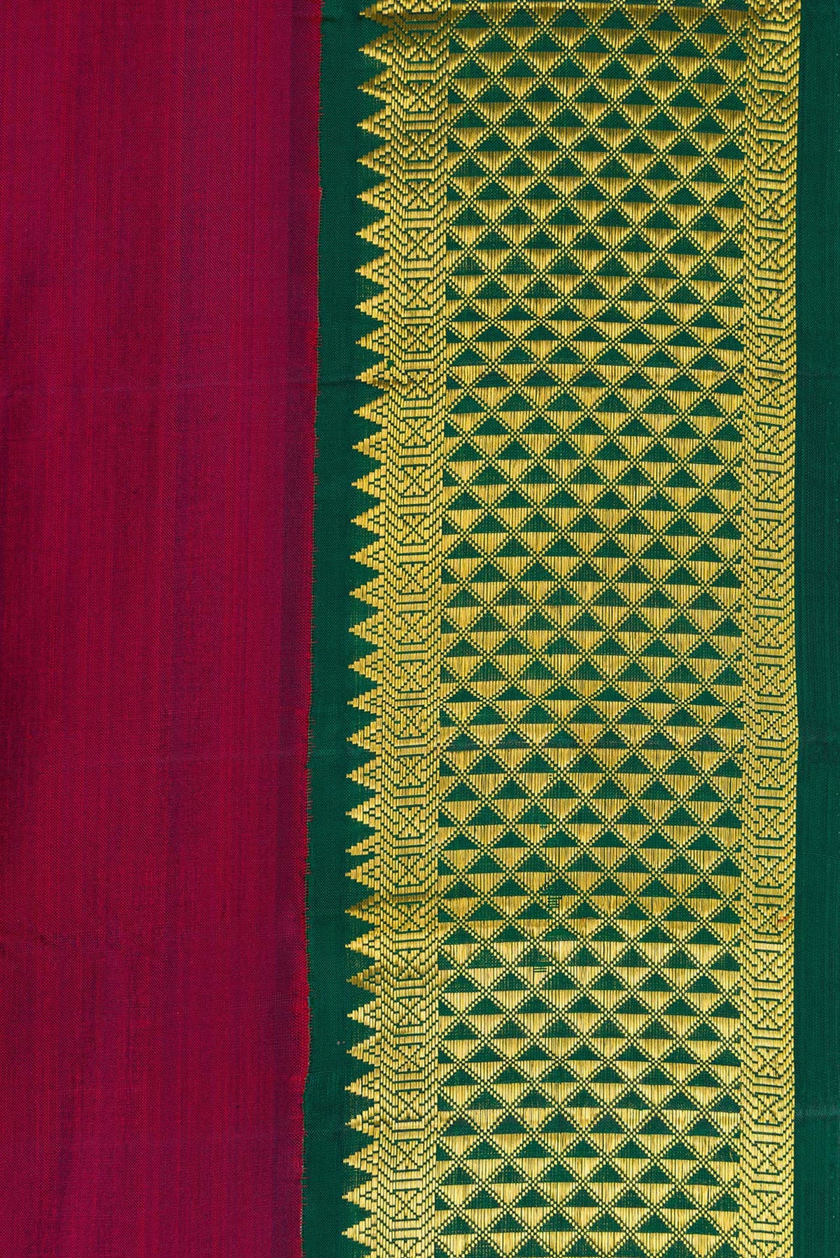 Border image of Pure Silk Pure Zari Maroon Dual Tone Kanjivaram Nine Yards Saree with Plain Body and Zari Border. 