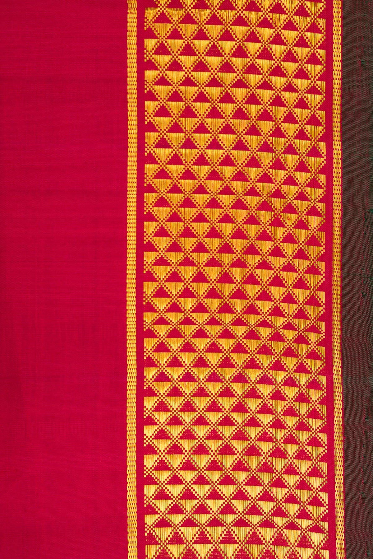 Border image of Maroon Dual Tone Kanjivaram Silk Nine Yards Saree with Plain Body and Zari Border. 