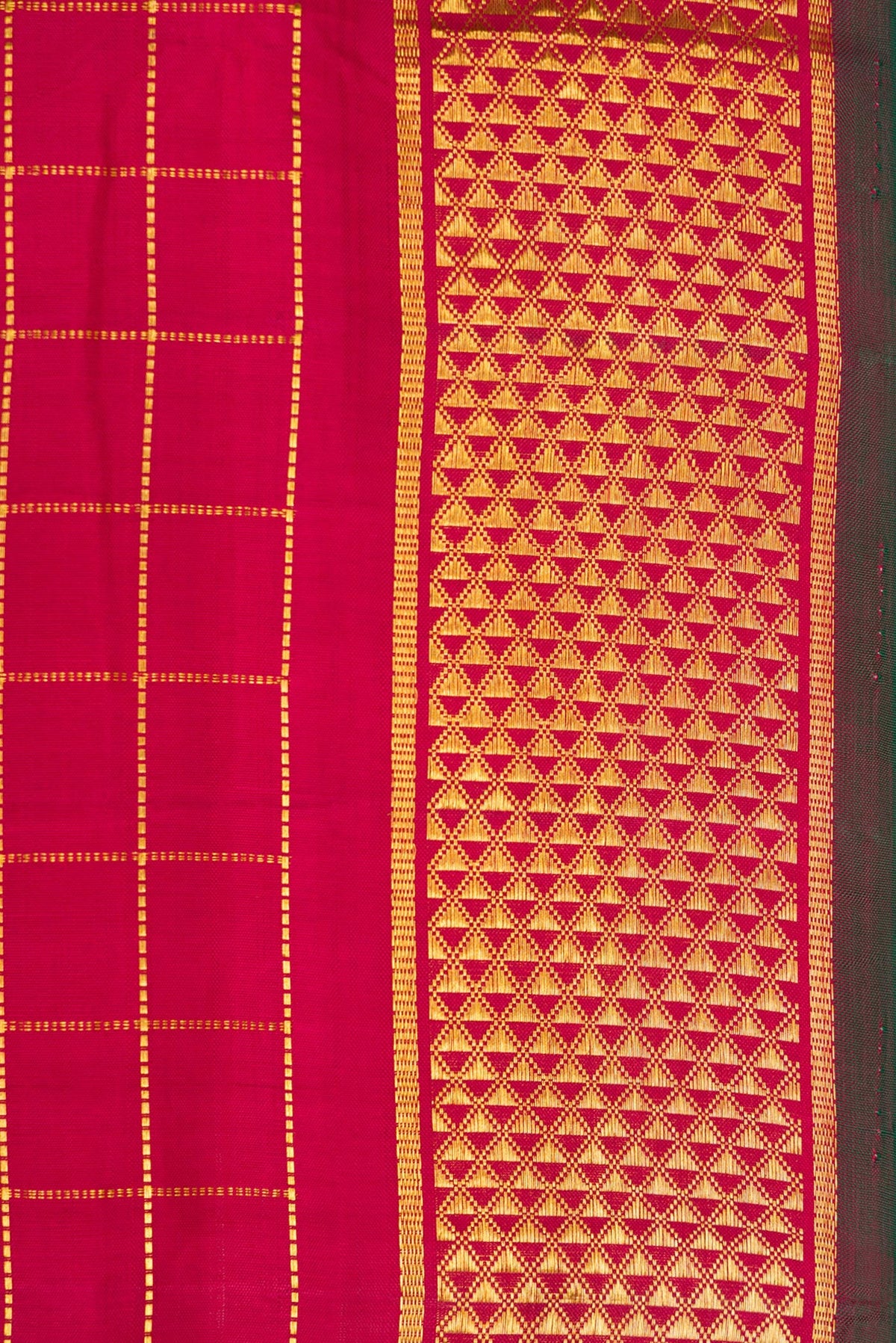 Border image of Red Dual Tone Kanjivaram Silk Nine Yards Saree with Checked design on the body and Zari Border. 