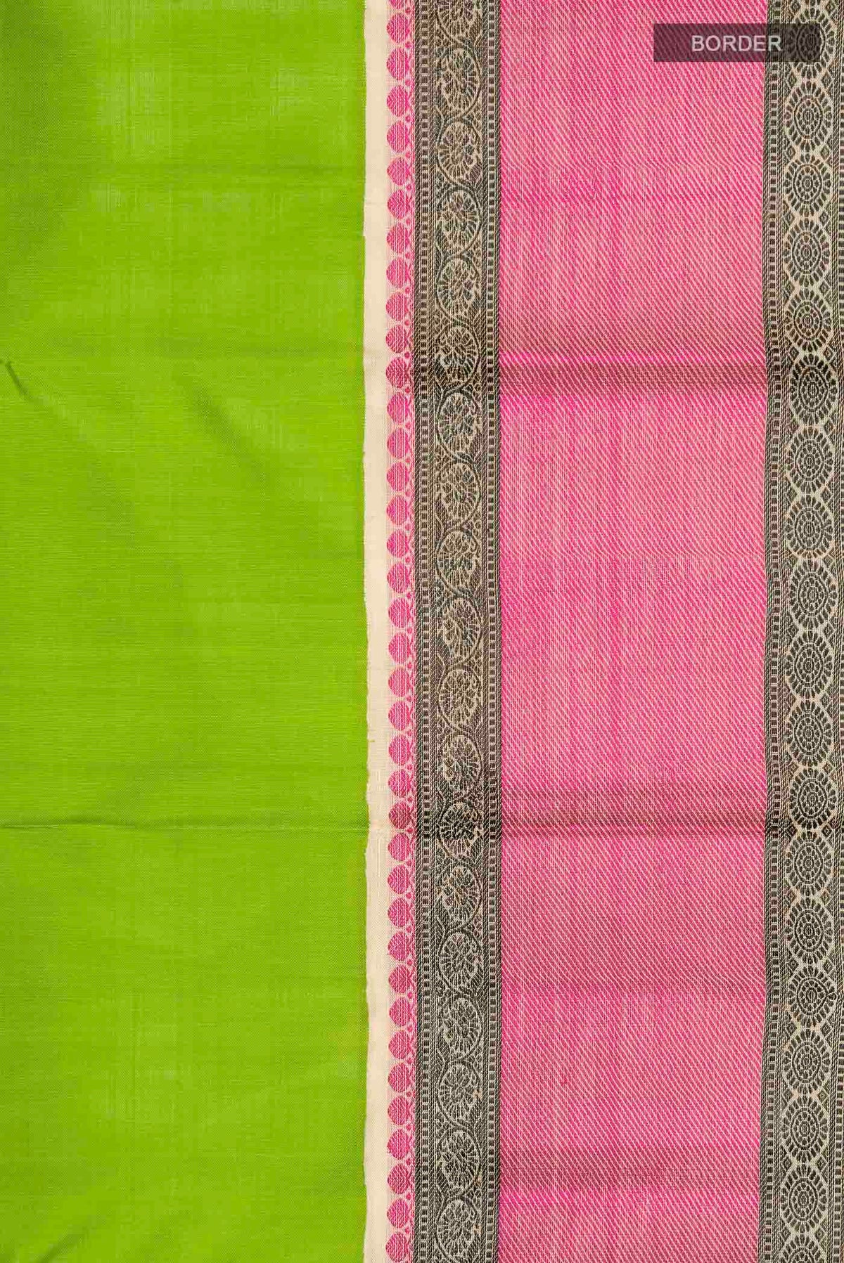 Border image of Green Kanchipuram Silk Saree with Plain Body and Thread Border