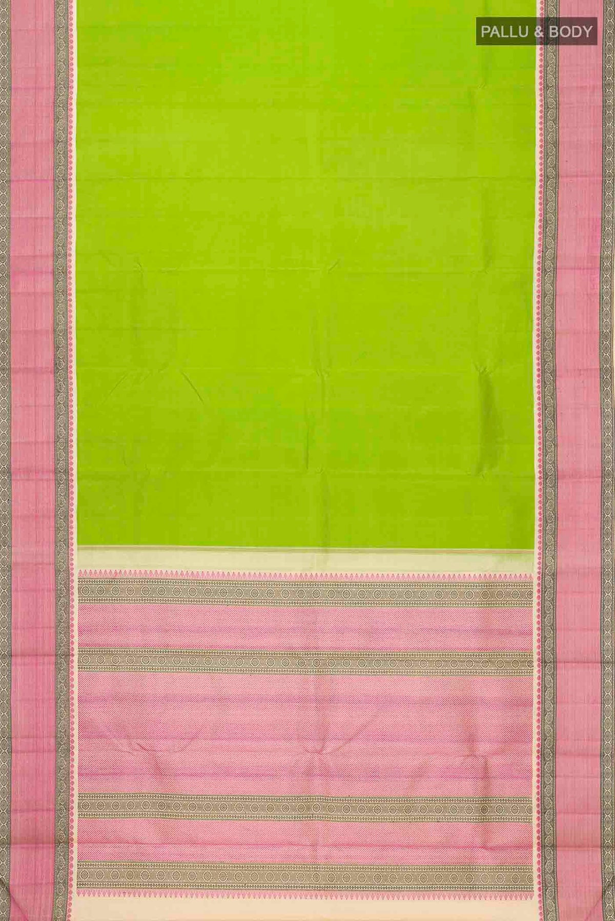 Flat view of Green Kanchipuram Silk Saree with Plain Body and Thread Border