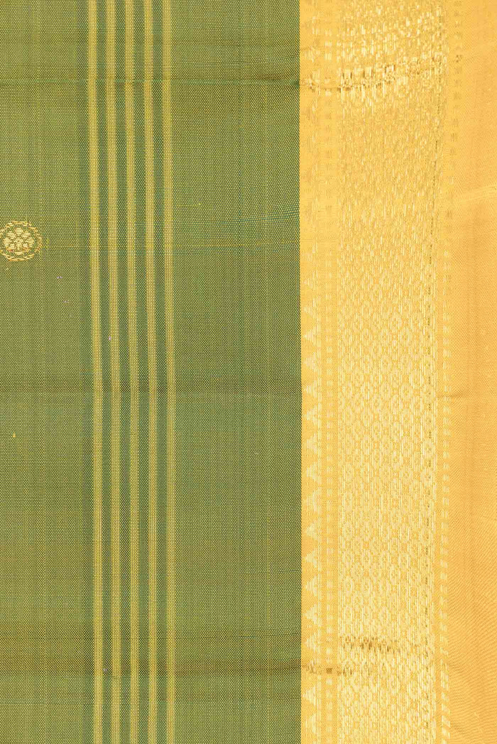 Border image of Mehandi Green Dual Tone Kanchipuram Saree with Zari Butta on the body and Zari Border