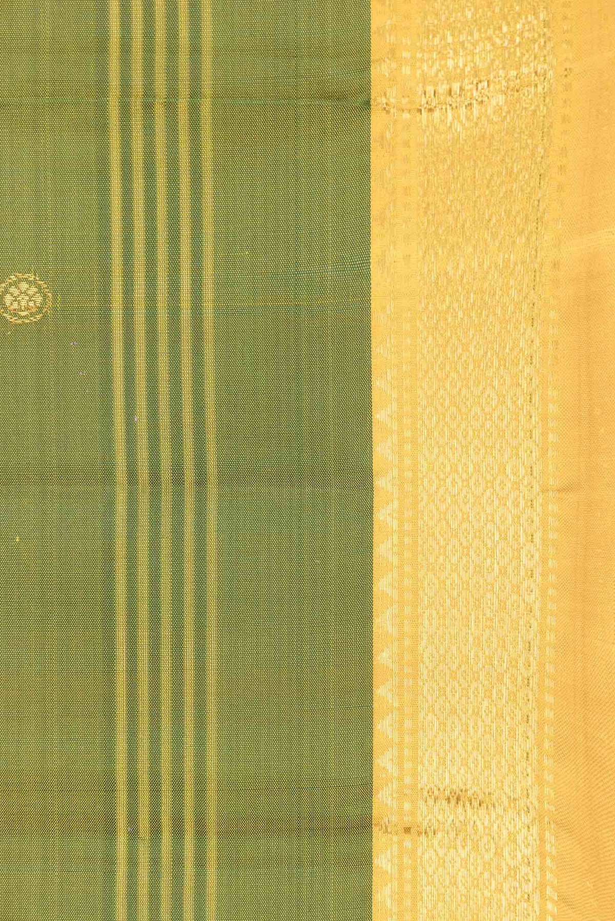 Border image of Mehandi Green Dual Tone Kanchipuram Saree with Zari Butta on the body and Zari Border