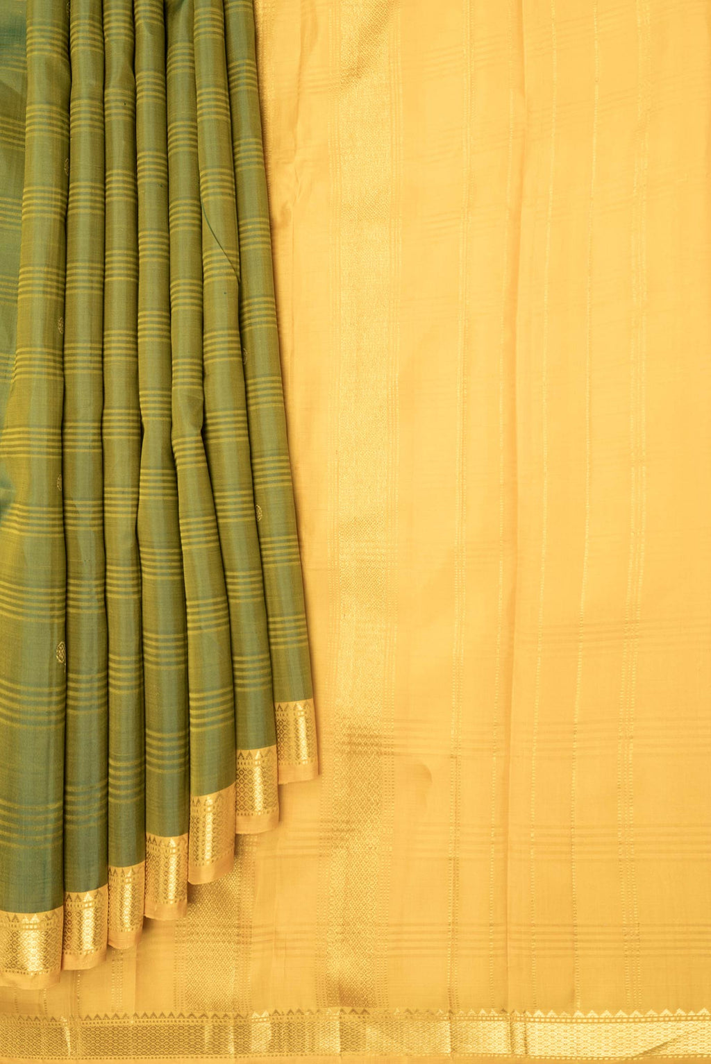 Pleats and pallu of Mehandi Green Dual Tone Kanchipuram Saree with Zari Butta on the body and Zari Border