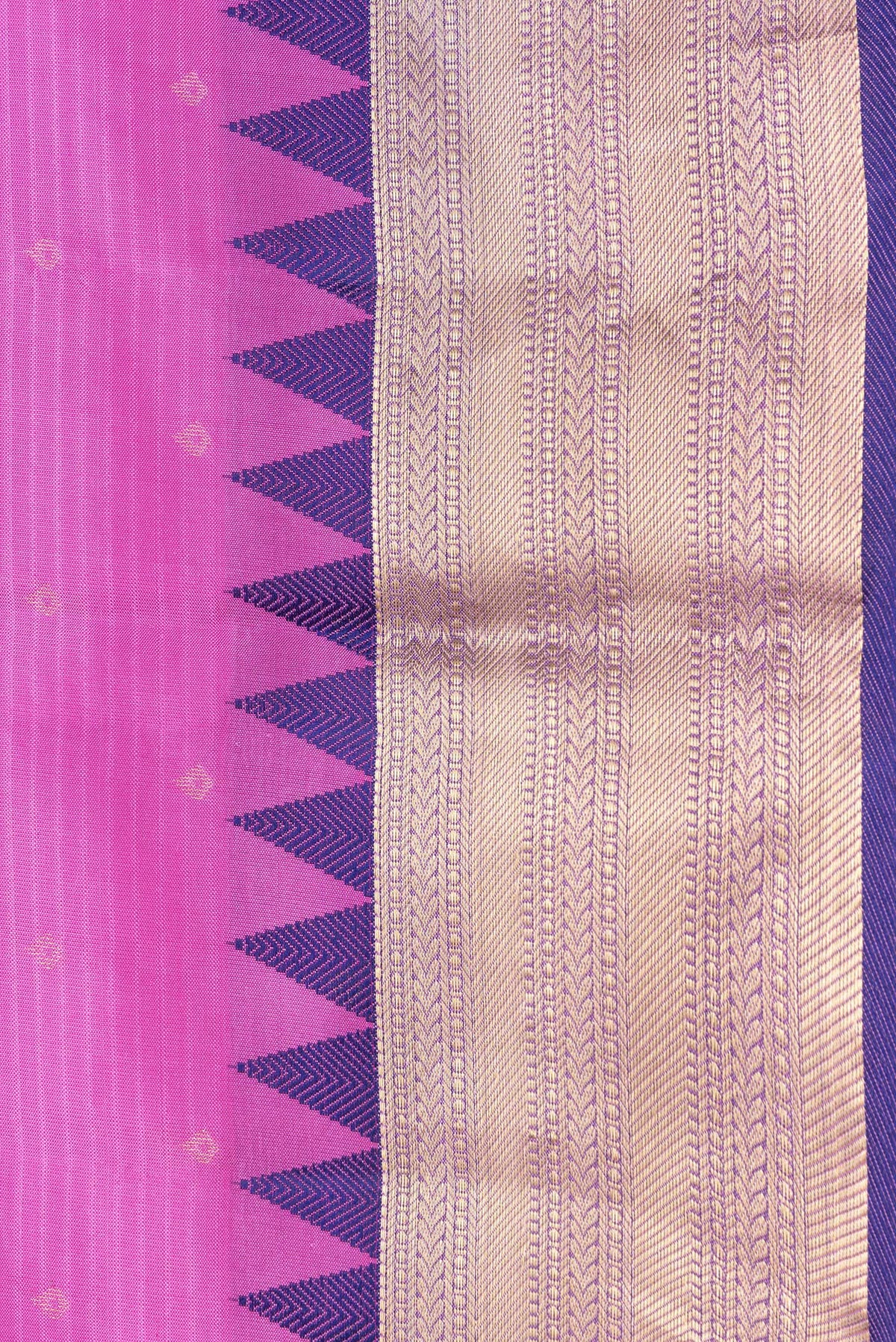 Border image of Pink Dual Tone Kanchipuram Silk Saree with Zari Butta on the body and Zari And Thread Border. 