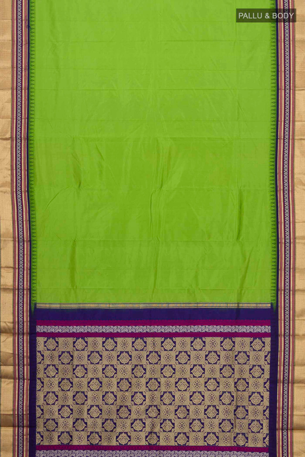 Flat view of Green Bangalore Silk Saree with Plain Body and Zari And Thread Border