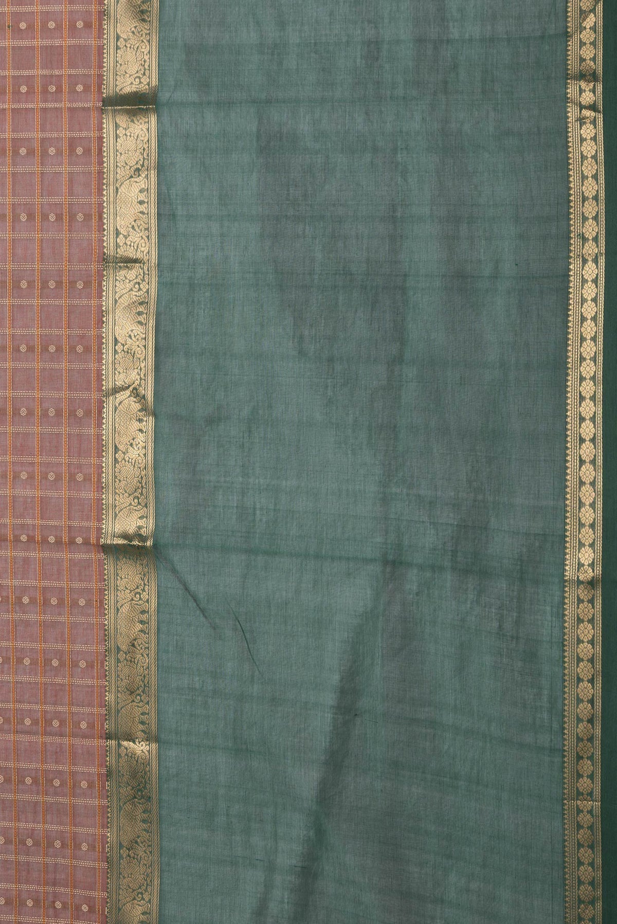 Border image of Mehandi Green Dual Tone Silk Cotton Saree with Checked design on the body and Zari Border. 
