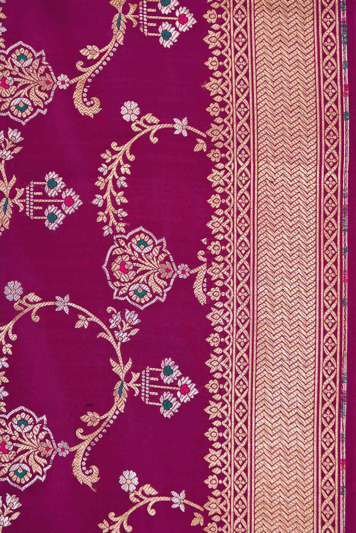 Border image of Magenta Dual Tone Banarasi Silk Saree with Zari And Thread Butta on the body and Zari Border