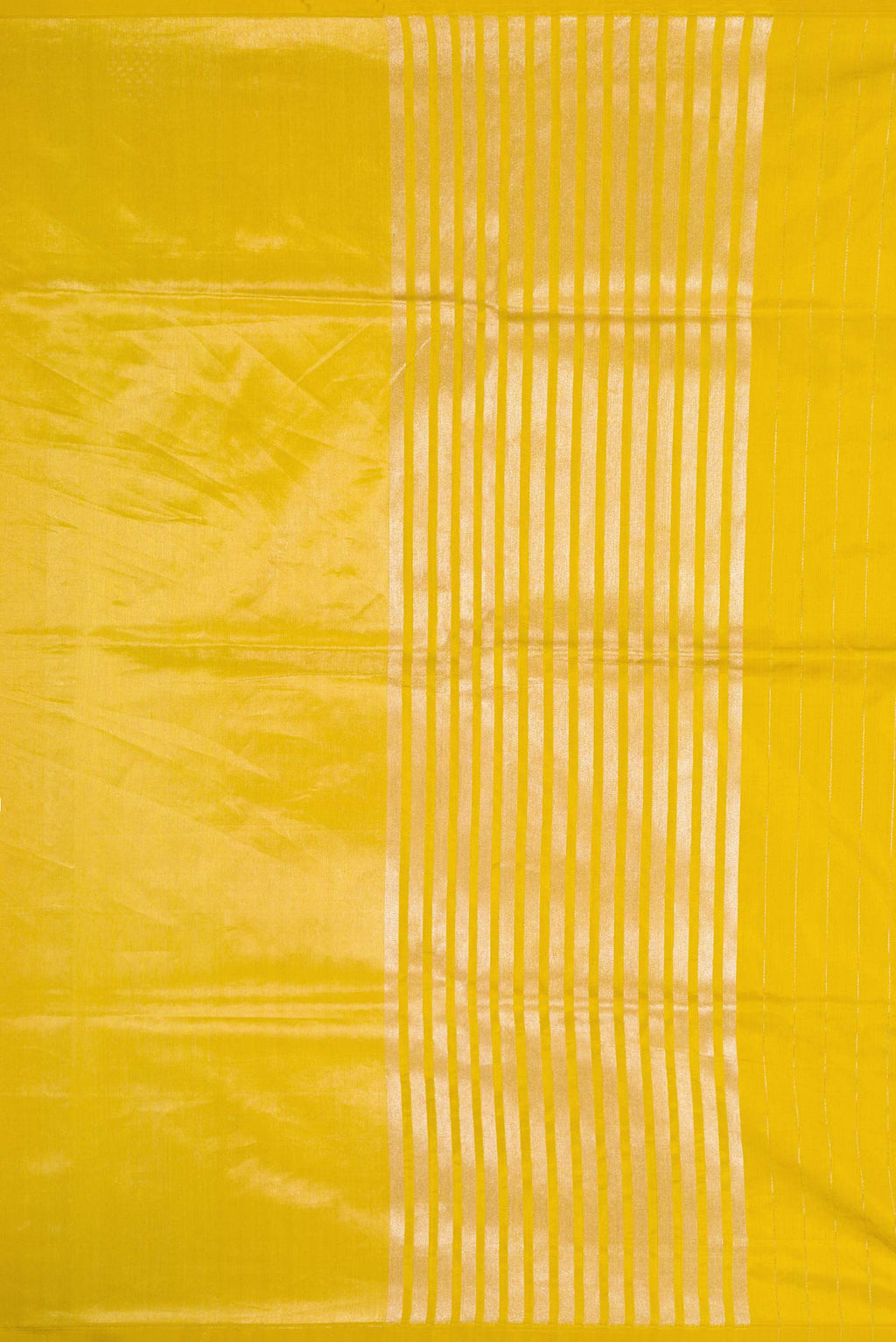 Close up image of the pallu of Mehandi Green Dual Tone Banarasi Silk Saree with Zari Butta on the body and Fancy Border