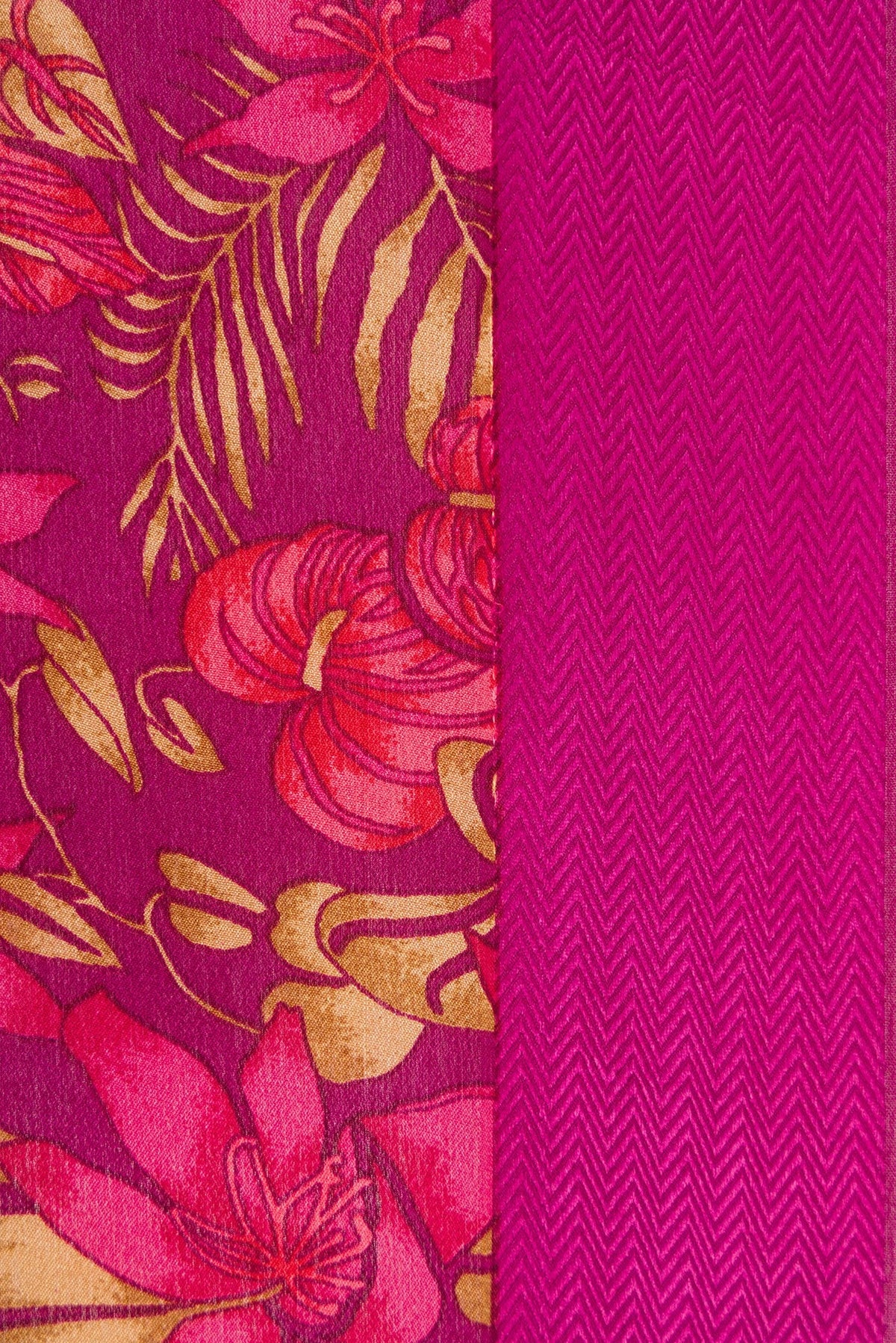 Border image of Magenta Dual Tone Mysore Crepe Saree with Printed design on the body and Thread Border. 