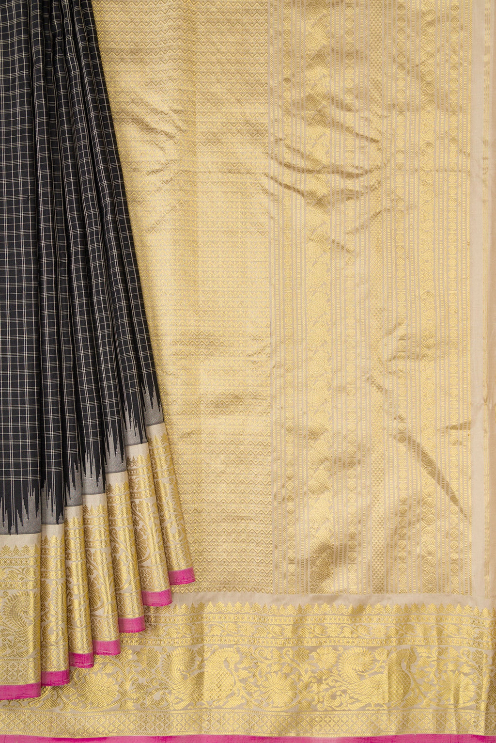 Pleats and pallu of Black Dual Tone Gadwal Silk Saree with Checked design on the body and Temple Border. 