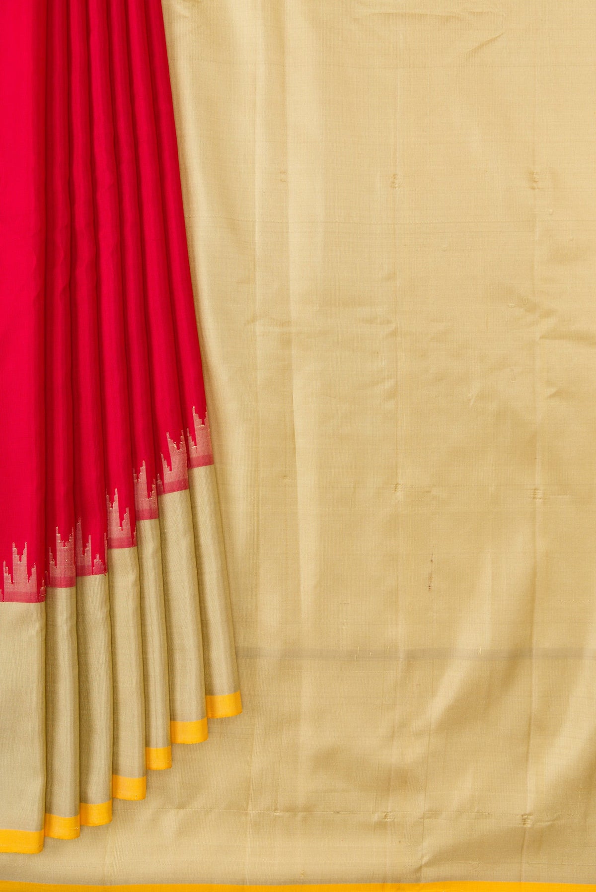 Pleats and pallu of Red Dual Tone Gadwal Silk Saree with Plain Body and Temple Border. 