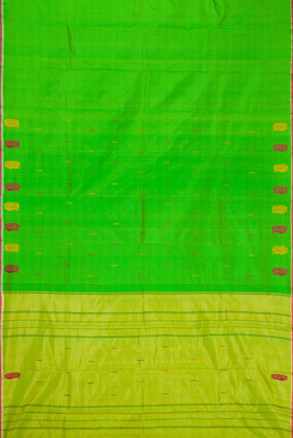 Flat view of Green Dual Tone Kanchipuram Silk Saree with Thread Butta on the body and Thread Border. 