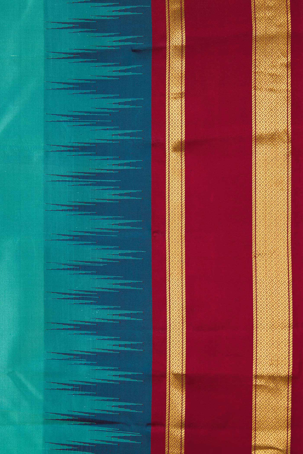 Border image of Green Dual Tone Kanchipuram Silk Saree with Zari Butta on the body and Ganga Jamuna Border