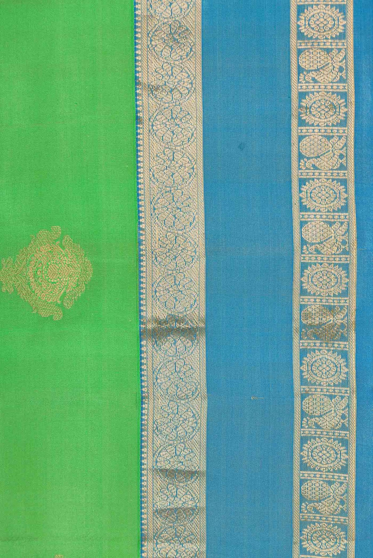 Border image of Parrot Green Dual Tone Kanchipuram Silk Saree with Zari Butta on the body and Zari Border