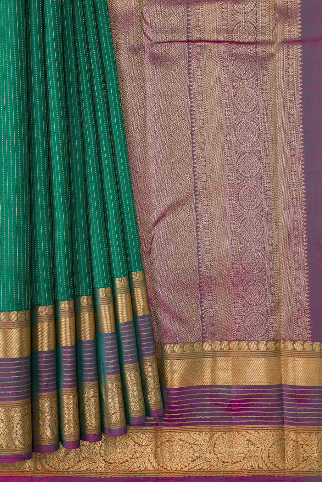 Pleats and pallu of Green Dual Tone Kanchipuram Silk Saree with Stripes on the body and Zari Border
