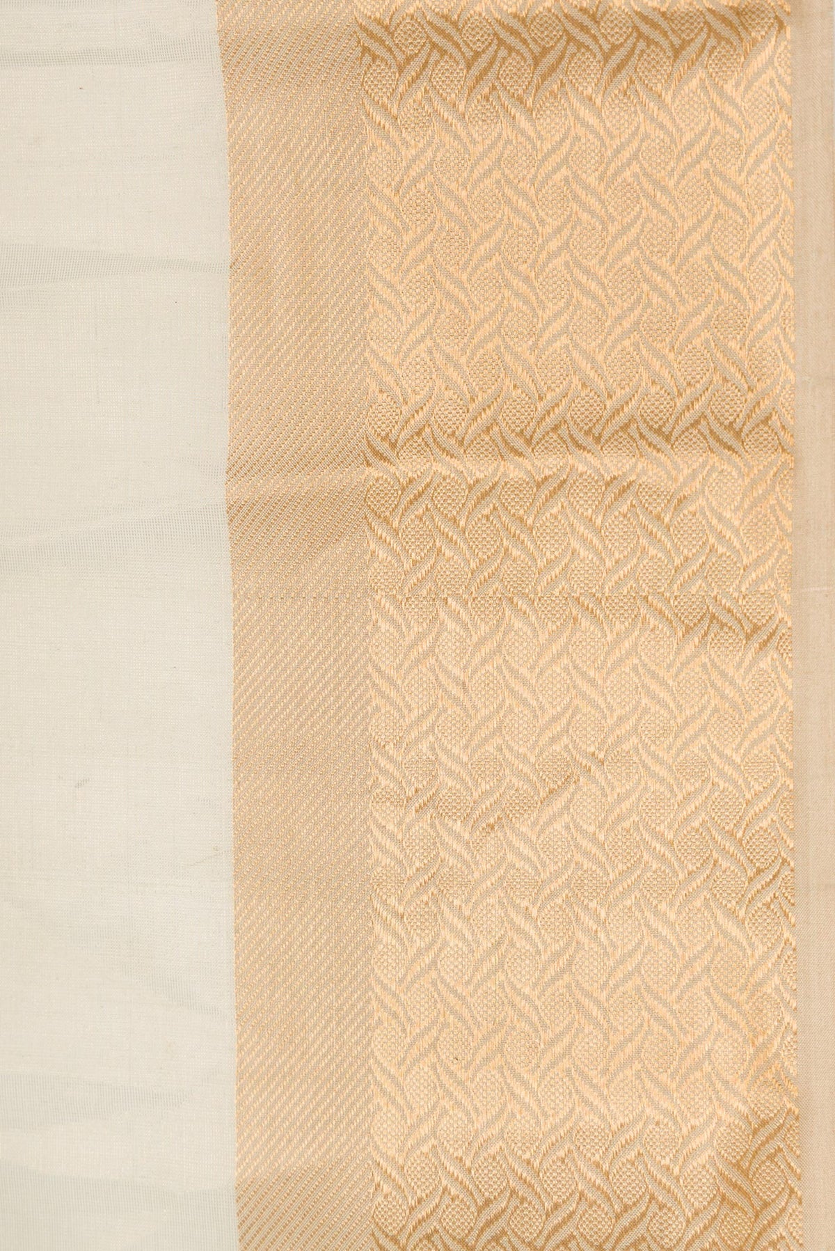 Border image of Pista Green Dual Tone Maheshwari Tissue Silk Saree with Plain Body and Zari Border. 