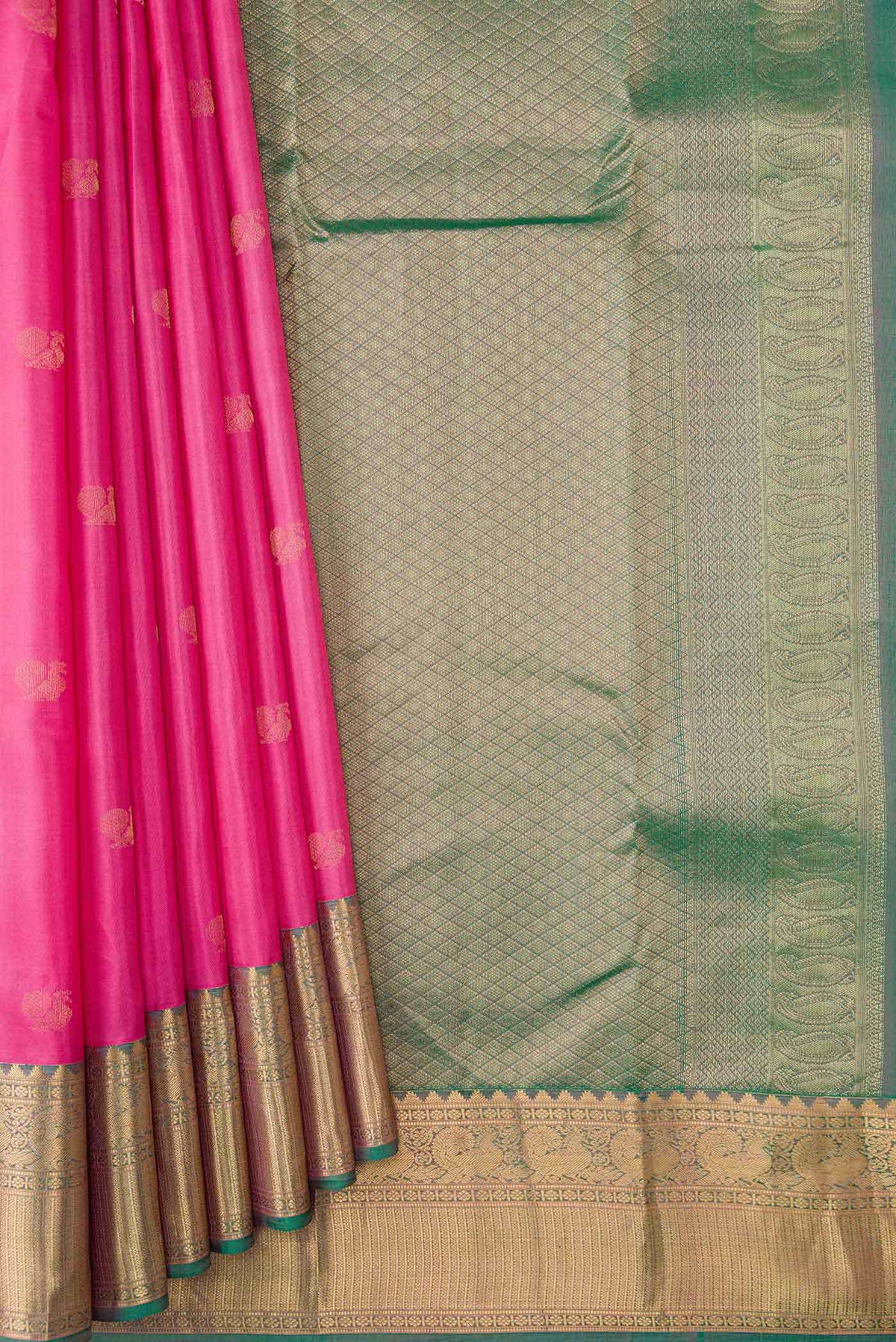 Pleats and pallu of Pink Dual Tone Kanchipuram Silk Saree with Zari Butta on the body and Zari Border