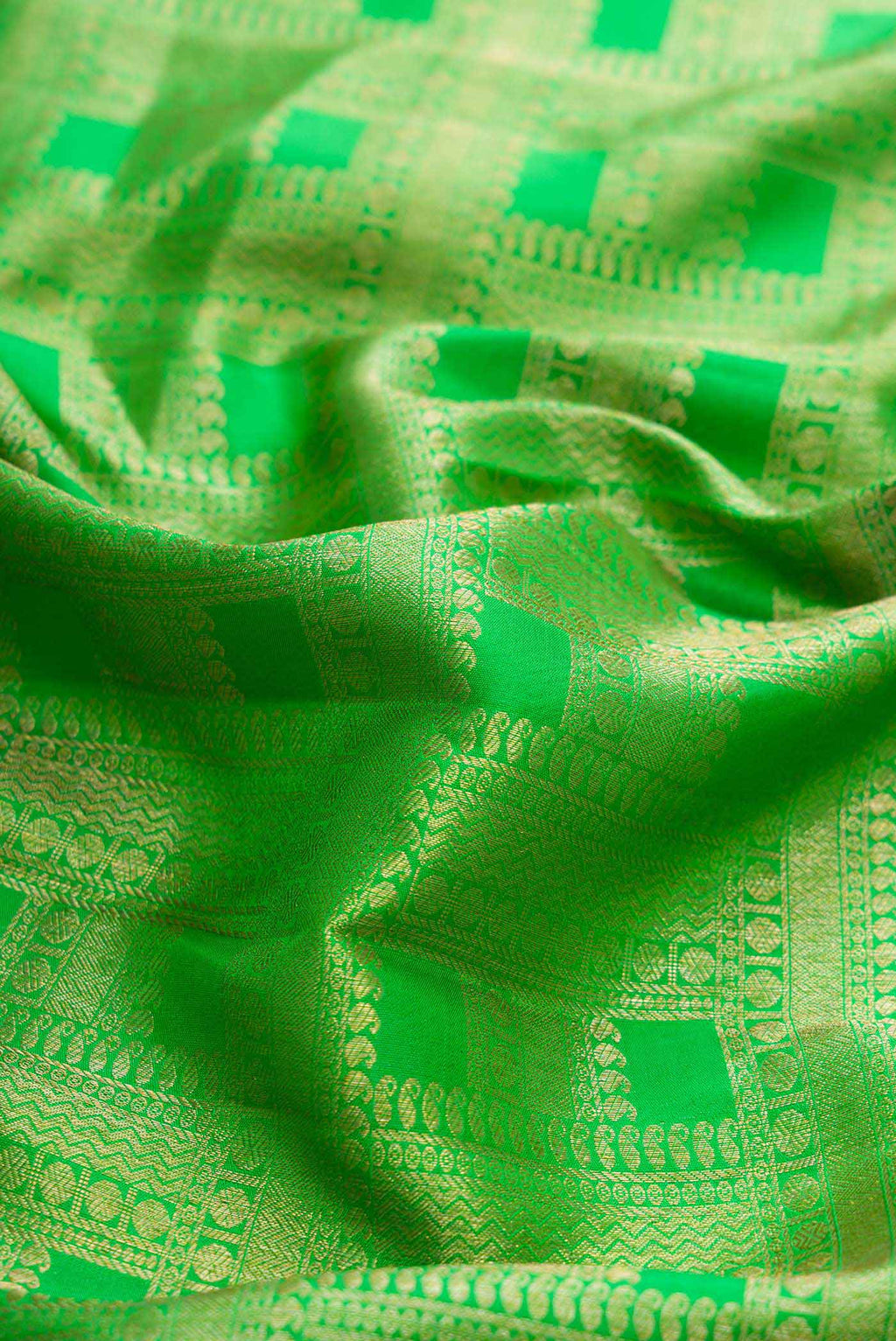 Close up of Green Dual Tone Kanchipuram Silk Saree with Zari Brocade on the body and Zari Border displaying folds