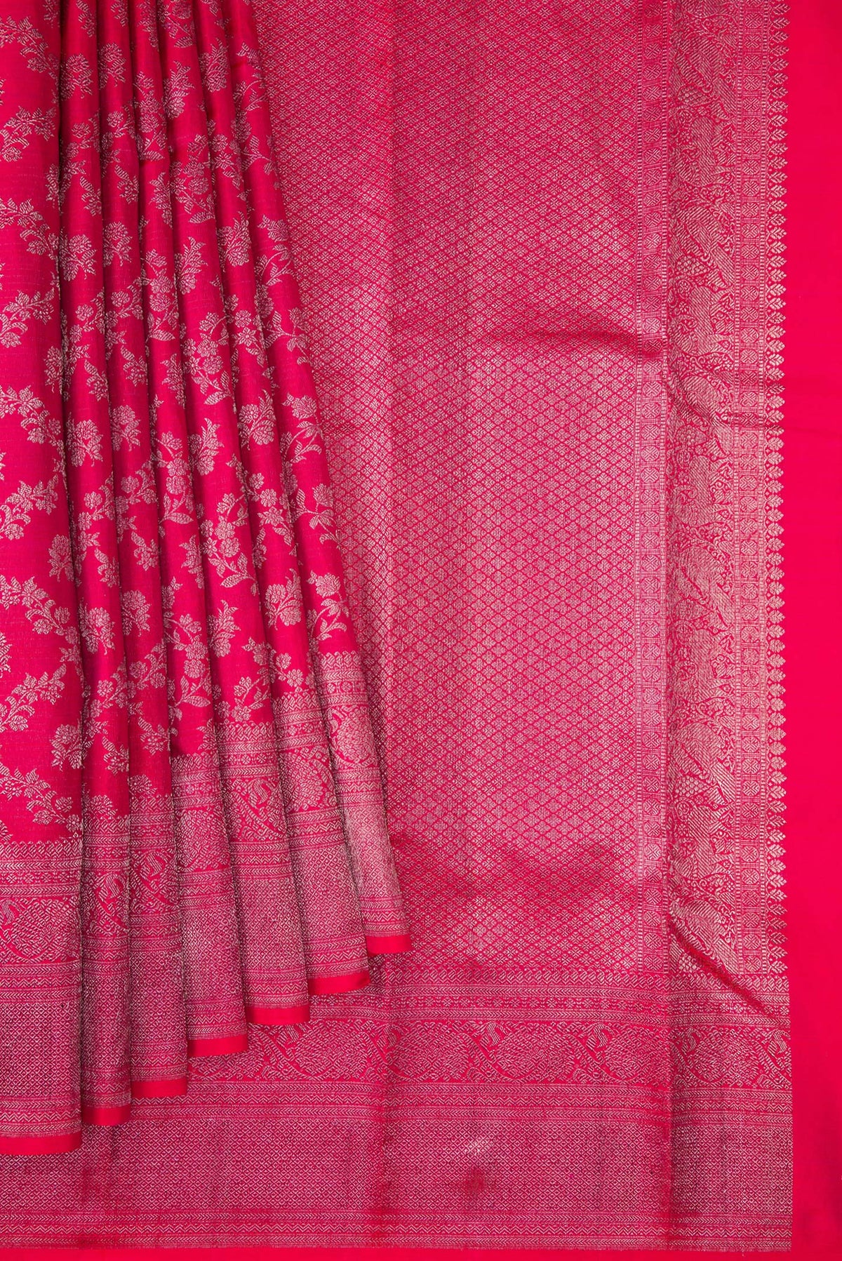 Pleats and pallu of Dark Pink Dual Tone Kanchipuram Silk Saree with Zari Brocade on the body and Zari Border. 