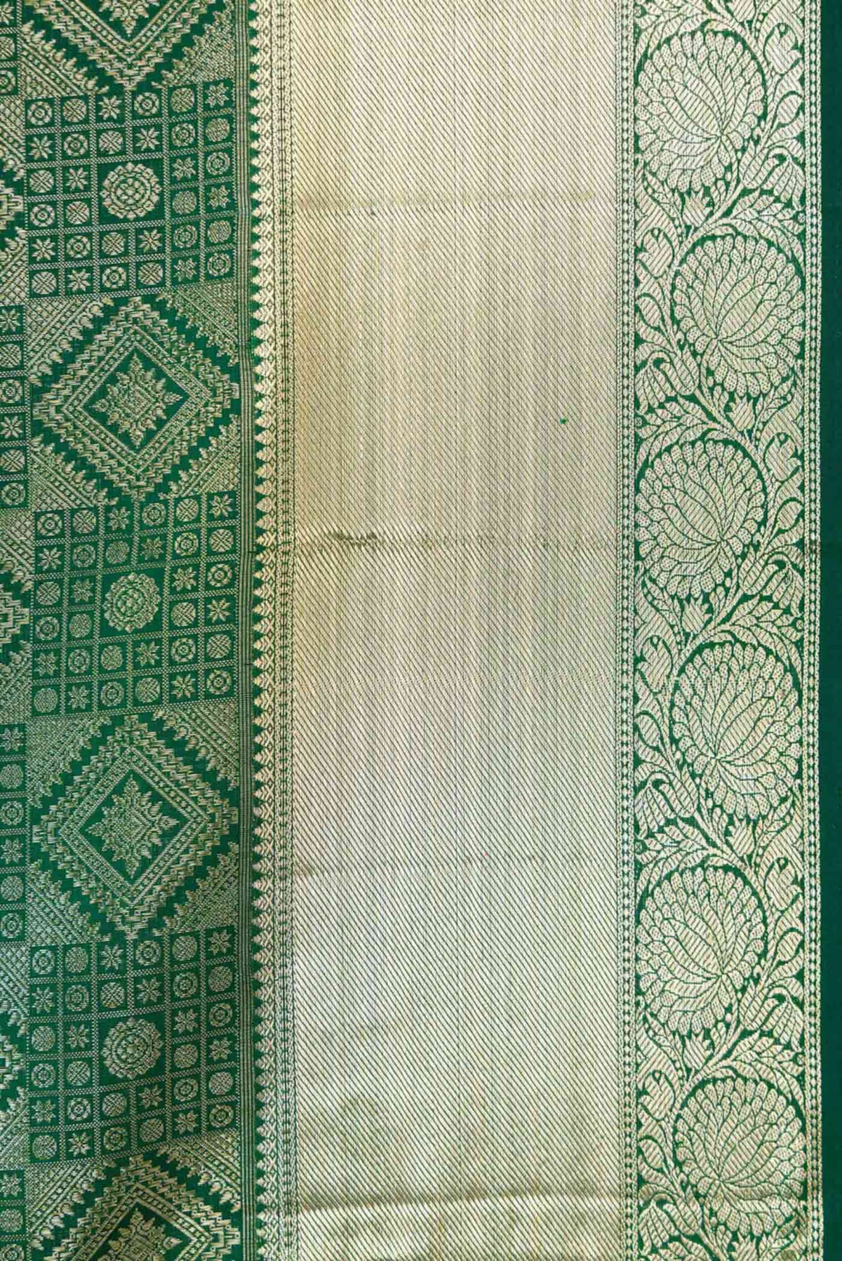 Border image of Bottle Green Dual Tone Kanchipuram Saree with Zari Brocade on the body and Zari Border