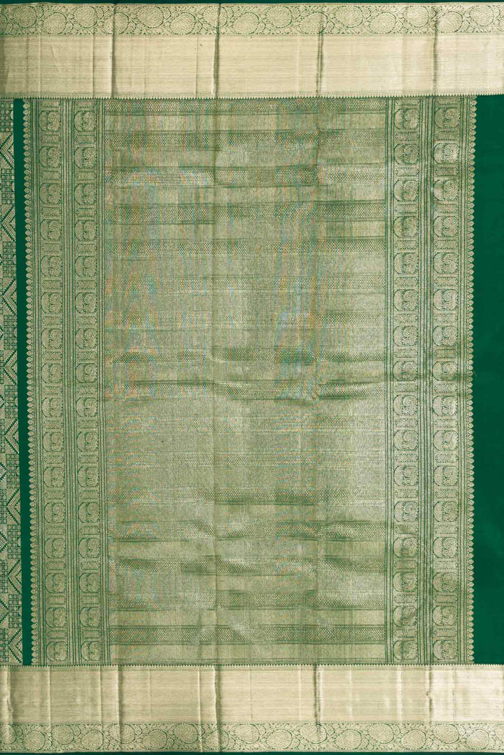 Close up image of the pallu of Bottle Green Dual Tone Kanchipuram Saree with Zari Brocade on the body and Zari Border
