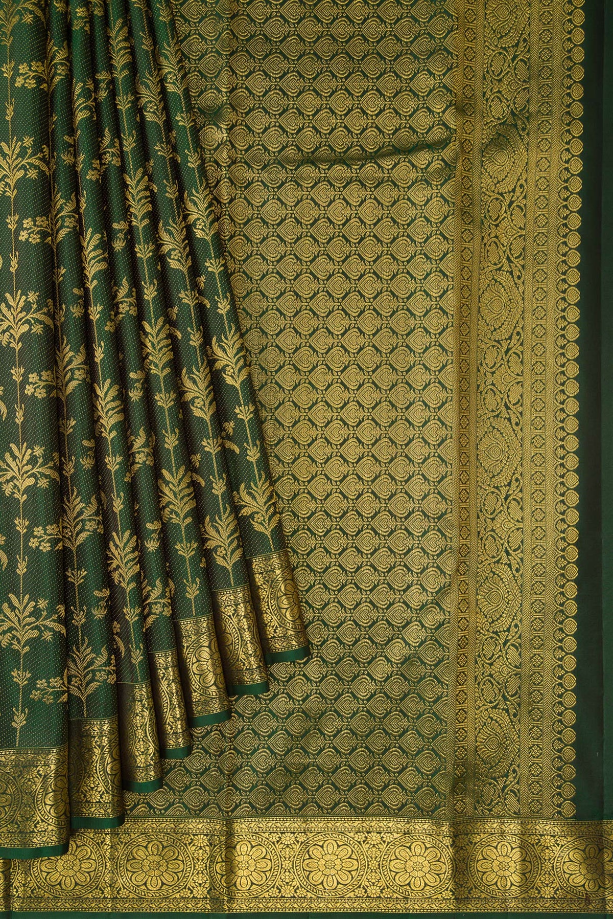 Pleats and pallu of Green Dual Tone Kanjivaram Silk Saree with Zari Brocade on the body and Zari Border. 