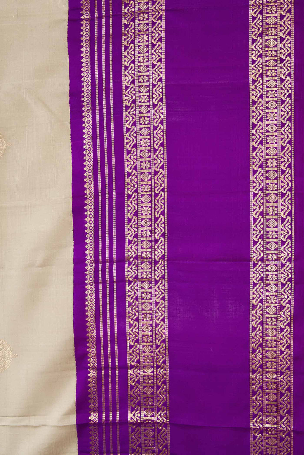 Border image of Grey Dual Tone Kanchipuram Silk Saree with Zari Butta on the body and Zari Border