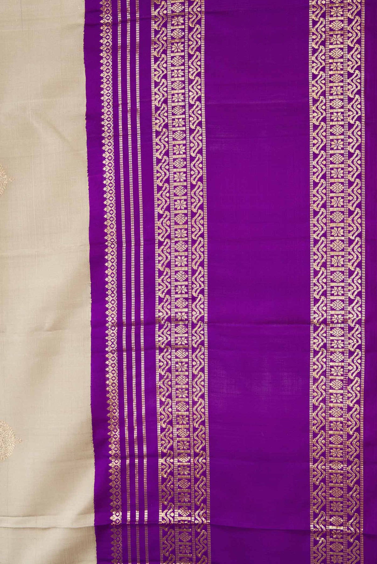 Border image of Grey Dual Tone Kanchipuram Silk Saree with Zari Butta on the body and Zari Border